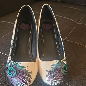 T.U.K Cream and Blue Heels with Artistic Design